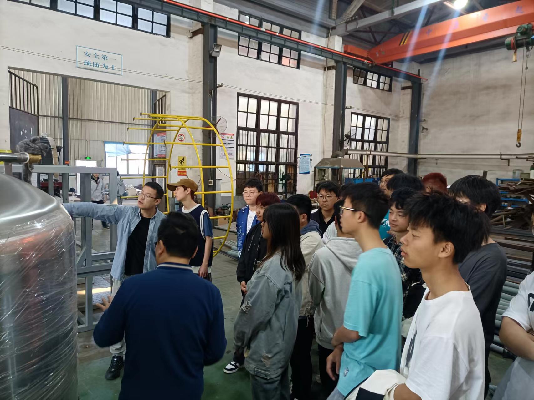 湖南工程学院近200名学生来球友会平台认知实习